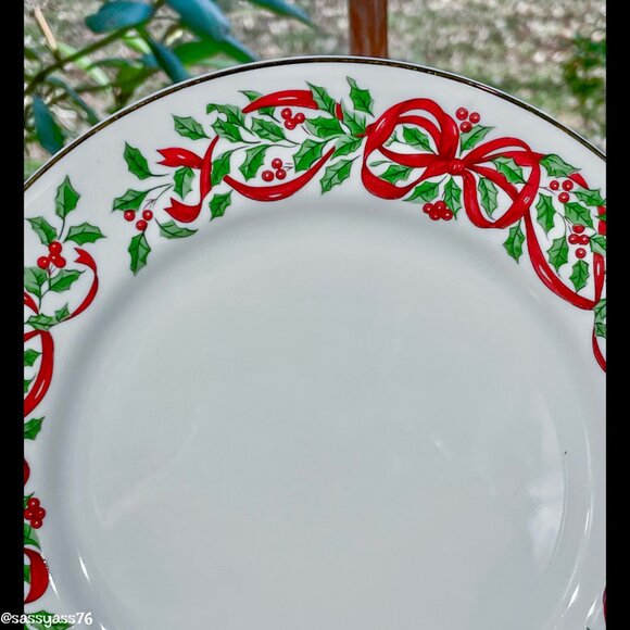 🆕VTG▪️CENTURION COLLECTION▪️Set of 4 Gold Trim 7.5" White Ribbon Holly Plates - Picture 2 of 5
